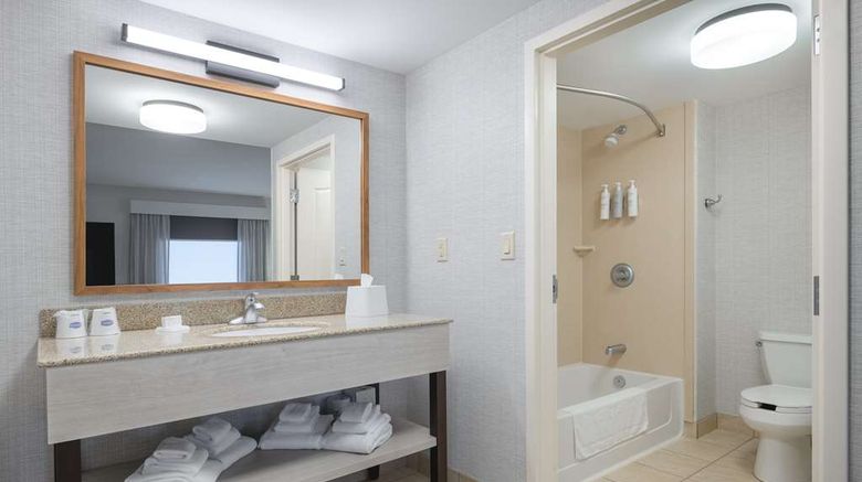 <b>Hampton Inn & Suites Moncton Room</b>. Images powered by <a href="https://iceportal.shijigroup.com/" title="IcePortal" target="_blank">IcePortal</a>.