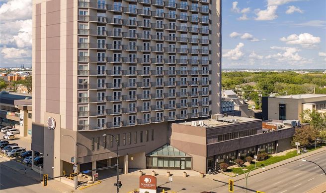 DoubleTree by Hilton Hotel & Conf Ctr Exterior