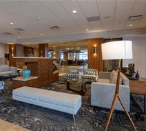 DoubleTree by Hilton Hotel & Conf Ctr Lobby