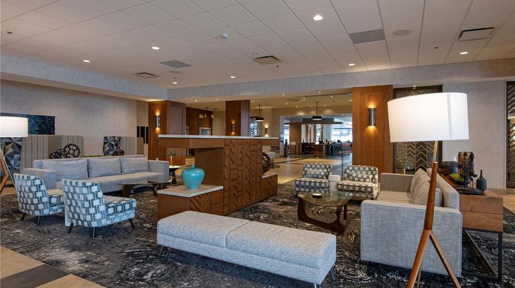 DoubleTree by Hilton Hotel & Conf Ctr Lobby