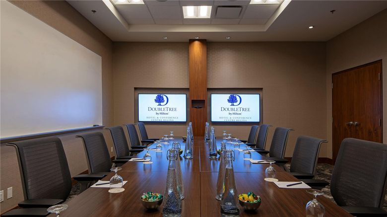 <b>DoubleTree by Hilton Hotel & Conf Ctr Meeting</b>. Images powered by <a href="https://iceportal.shijigroup.com/" title="IcePortal" target="_blank">IcePortal</a>.