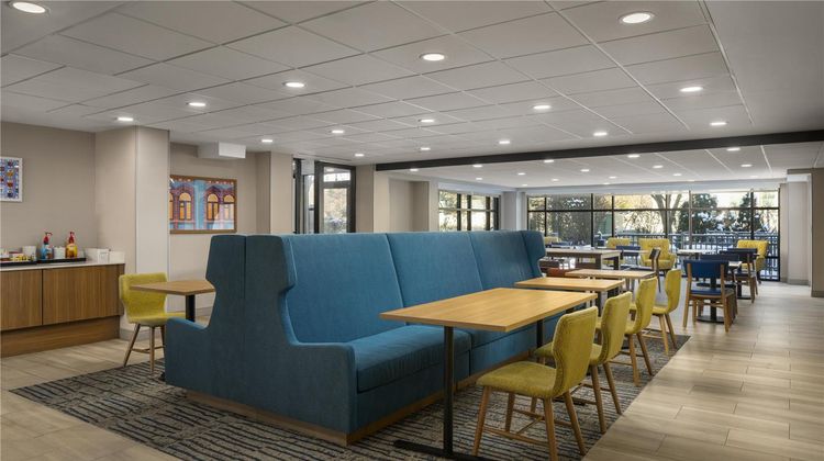 Hampton Inn York Lobby