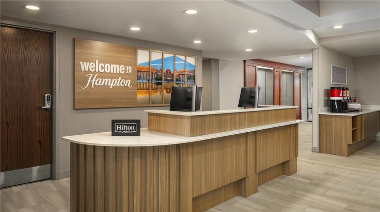 Hampton Inn York Lobby
