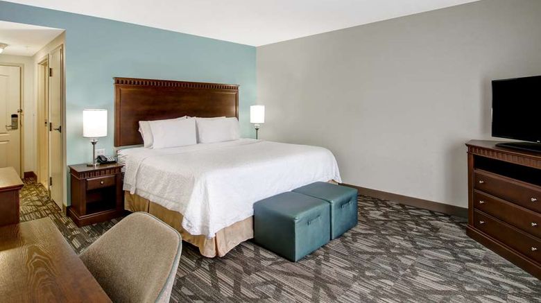 <b>Hampton Inn & Suites Saint John Room</b>. Images powered by <a href="https://iceportal.shijigroup.com/" title="IcePortal" target="_blank">IcePortal</a>.