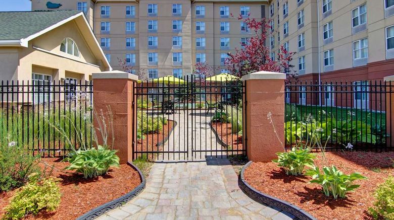 <b>Homewood Suites Mississauga Exterior</b>. Images powered by <a href="https://iceportal.shijigroup.com/" title="IcePortal" target="_blank">IcePortal</a>.