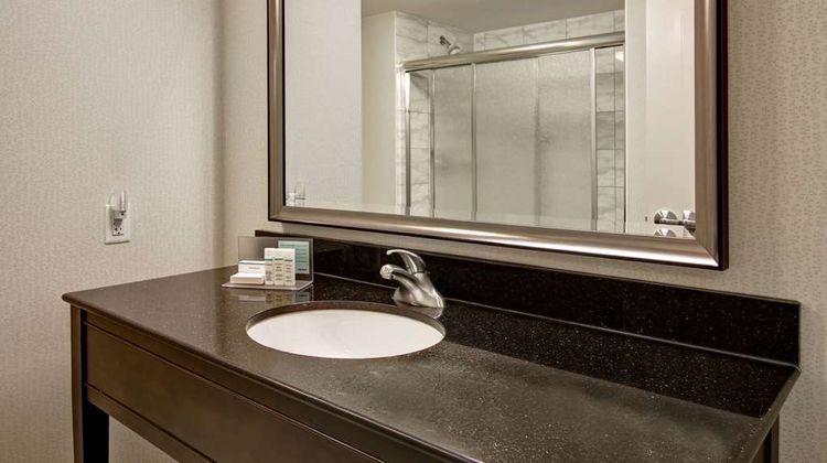 Hampton Inn Toronto Airport Corp Centre Room