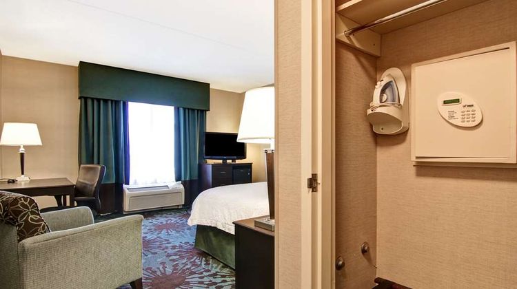 Hampton Inn Toronto Airport Corp Centre Room
