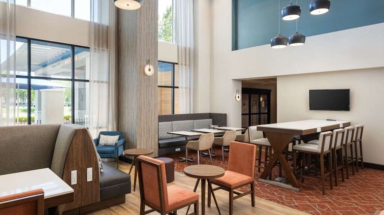 <b>Hampton Inn & Suites Yuba City Lobby</b>. Images powered by <a href="https://iceportal.shijigroup.com/" title="IcePortal" target="_blank">IcePortal</a>.