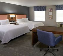 Hampton Inn & Suites Montreal-Dorval Room
