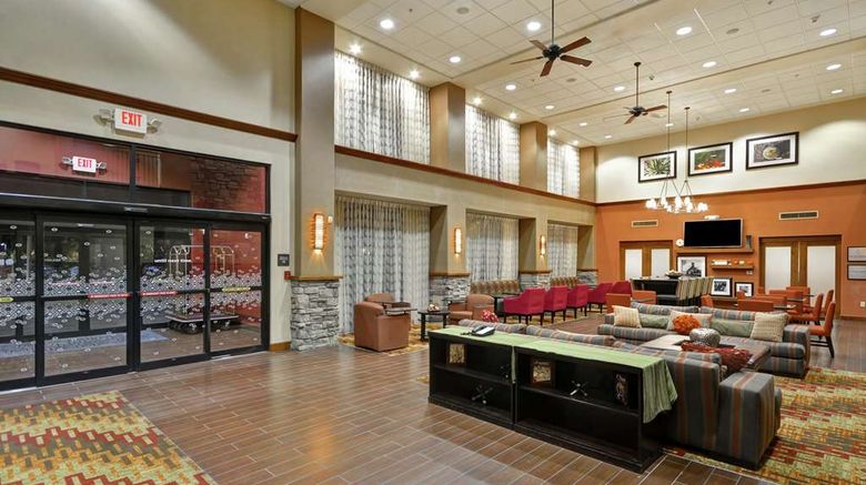 <b>Hampton Inn & Suites Yuma Lobby</b>. Images powered by <a href="https://iceportal.shijigroup.com/" title="IcePortal" target="_blank">IcePortal</a>.