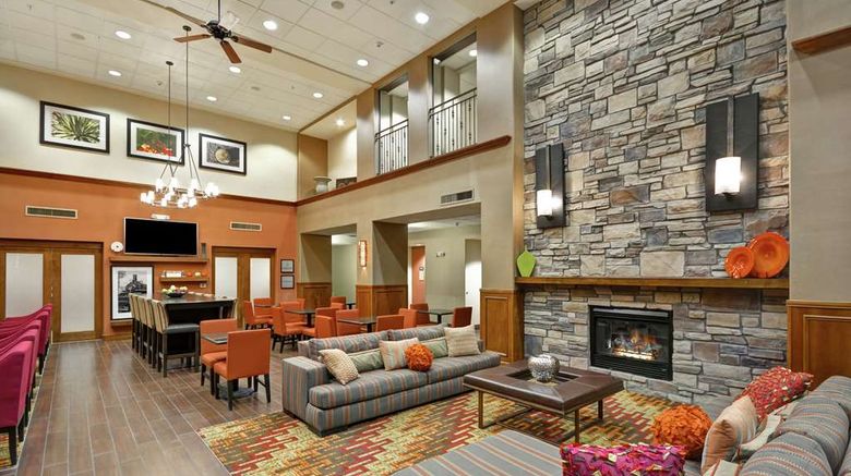 <b>Hampton Inn & Suites Yuma Lobby</b>. Images powered by <a href="https://iceportal.shijigroup.com/" title="IcePortal" target="_blank">IcePortal</a>.