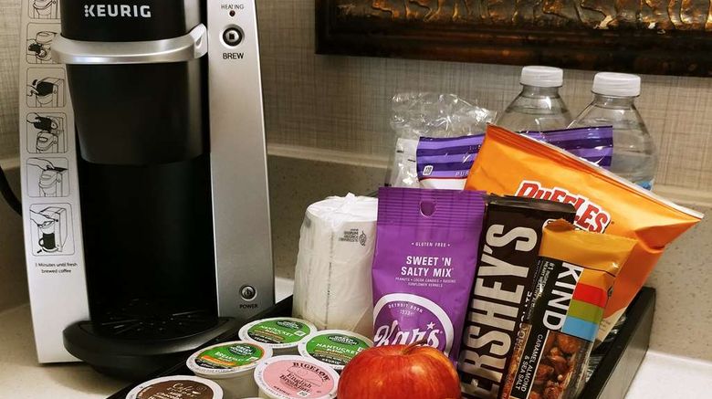 <b>Hampton Inn & Suites Yuma Room</b>. Images powered by <a href="https://iceportal.shijigroup.com/" title="IcePortal" target="_blank">IcePortal</a>.