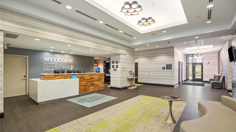 Hampton Inn by Hilton Winnipeg/Airport Lobby