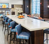 Hampton Inn by Hilton Winnipeg/Airport Lobby