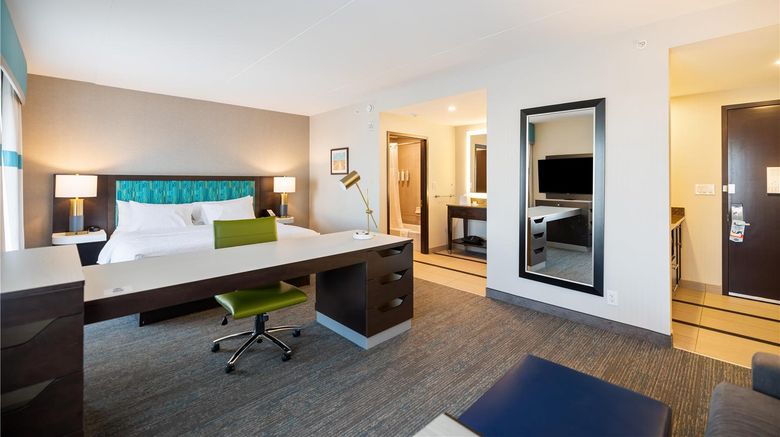 <b>Hampton Inn by Hilton Winnipeg/Airport Room</b>. Images powered by <a href="https://iceportal.shijigroup.com/" title="IcePortal" target="_blank">IcePortal</a>.