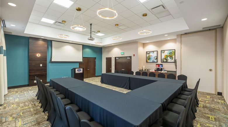 <b>Hampton Inn by Hilton Winnipeg/Airport Meeting</b>. Images powered by <a href="https://iceportal.shijigroup.com/" title="IcePortal" target="_blank">IcePortal</a>.