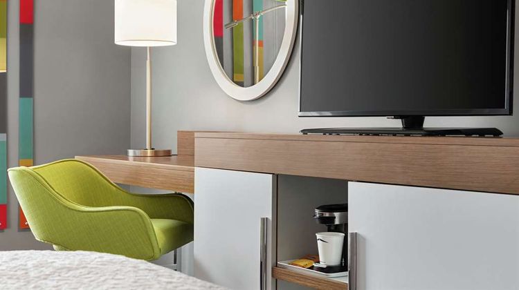 Hampton Inn London Room