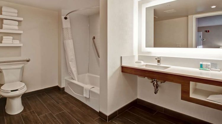 Hampton Inn & Suites Calgary Arpt Room