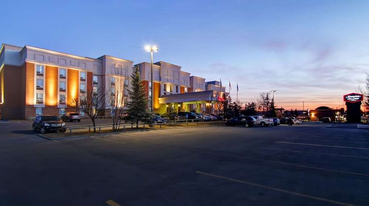 Hampton Inn & Suites Calgary Arpt Exterior