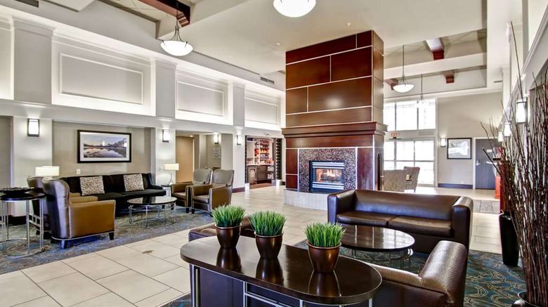 <b>Hampton Inn & Suites Calgary Arpt Lobby</b>. Images powered by <a href="https://iceportal.shijigroup.com/" title="IcePortal" target="_blank">IcePortal</a>.