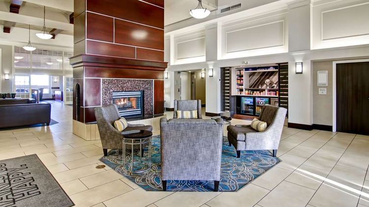 Hampton Inn & Suites Calgary Arpt Lobby