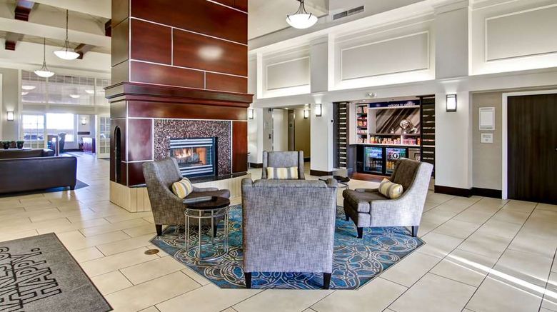 <b>Hampton Inn & Suites Calgary Arpt Lobby</b>. Images powered by <a href="https://iceportal.shijigroup.com/" title="IcePortal" target="_blank">IcePortal</a>.
