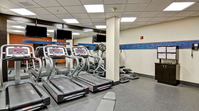 <b>Hampton Inn & Suites Calgary Arpt Health</b>. Images powered by <a href="https://iceportal.shijigroup.com/" title="IcePortal" target="_blank">IcePortal</a>.