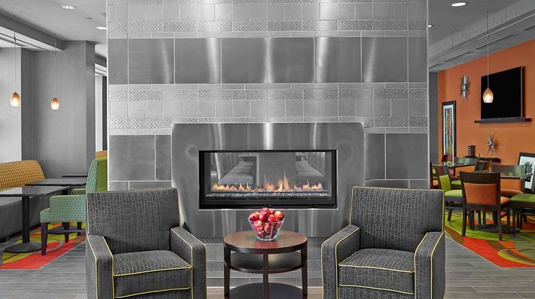 <b>Hampton Calgary Airport North Lobby</b>. Images powered by <a href="https://iceportal.shijigroup.com/" title="IcePortal" target="_blank">IcePortal</a>.