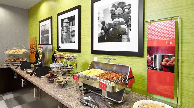 <b>Hampton Calgary Airport North Restaurant</b>. Images powered by <a href="https://iceportal.shijigroup.com/" title="IcePortal" target="_blank">IcePortal</a>.