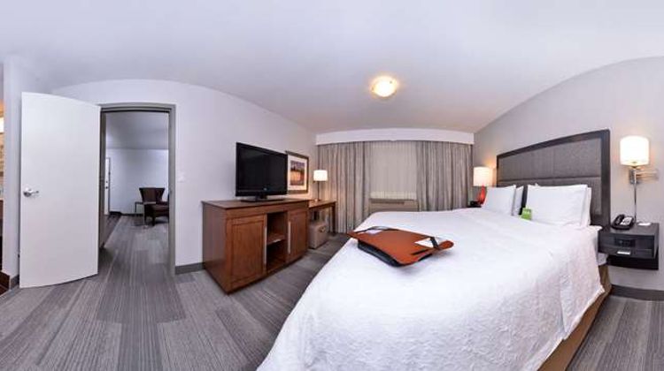 Hampton Inn & Suites by Hilton Calgary Suite