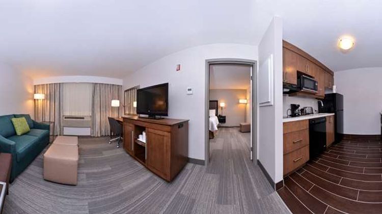 Hampton Inn & Suites by Hilton Calgary Suite