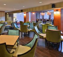 Hampton Inn & Suites by Hilton Calgary Lobby