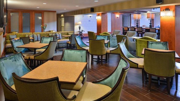 Hampton Inn & Suites by Hilton Calgary Lobby