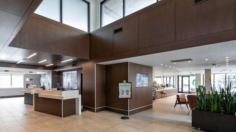 <b>Doubletree by Hilton Hotel Victoria Lobby</b>. Images powered by <a href="https://iceportal.shijigroup.com/" title="IcePortal" target="_blank">IcePortal</a>.