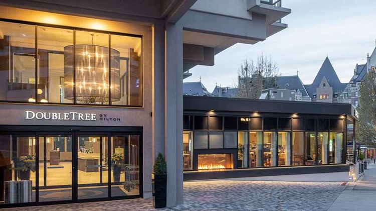Doubletree by Hilton Hotel Victoria Exterior