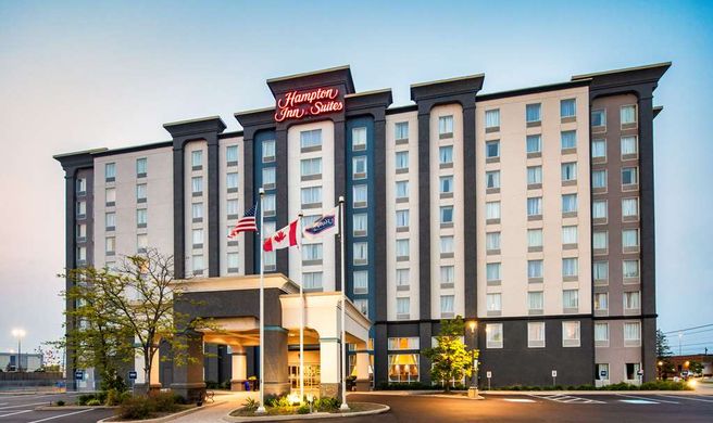 Hampton Inn & Suites Toronto Airport Exterior