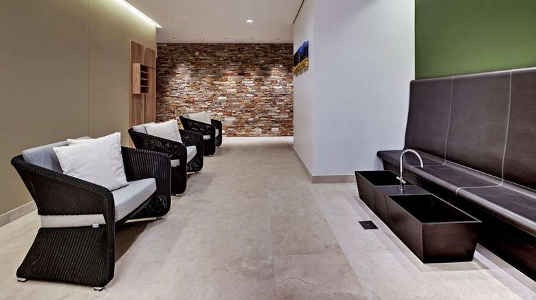 <b>Hilton Garden Inn Davos Recreation</b>. Images powered by <a href="https://iceportal.shijigroup.com/" title="IcePortal" target="_blank">IcePortal</a>.