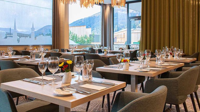 <b>Hilton Garden Inn Davos Restaurant</b>. Images powered by <a href="https://iceportal.shijigroup.com/" title="IcePortal" target="_blank">IcePortal</a>.