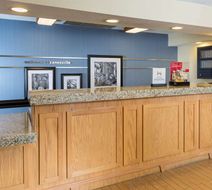 Hampton Inn Zanesville Lobby
