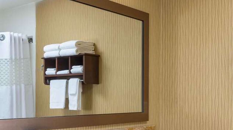 <b>Hampton Inn Zanesville Room</b>. Images powered by <a href="https://iceportal.shijigroup.com/" title="IcePortal" target="_blank">IcePortal</a>.