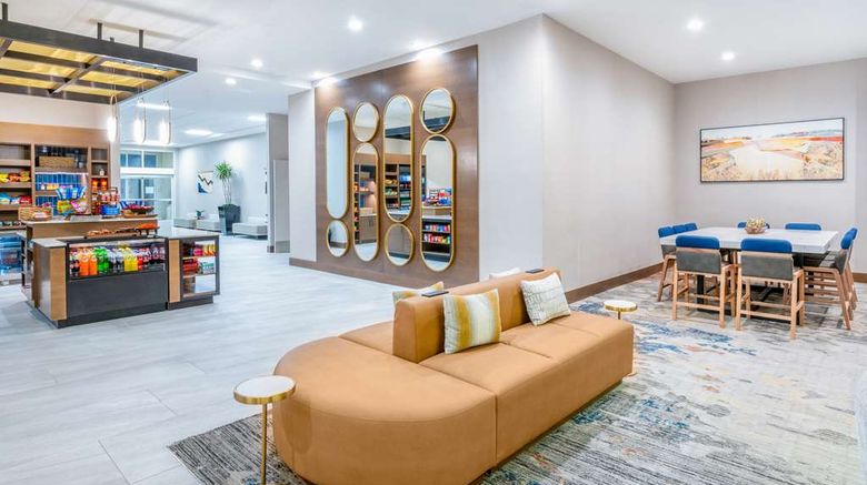 <b>Hilton Garden Inn Albuquerque Uptown Lobby</b>. Images powered by <a href="https://iceportal.shijigroup.com/" title="IcePortal" target="_blank">IcePortal</a>.