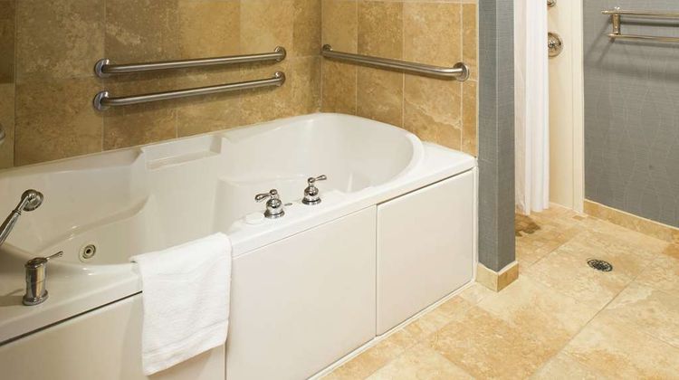 Hampton Inn & Suites Vineland Room