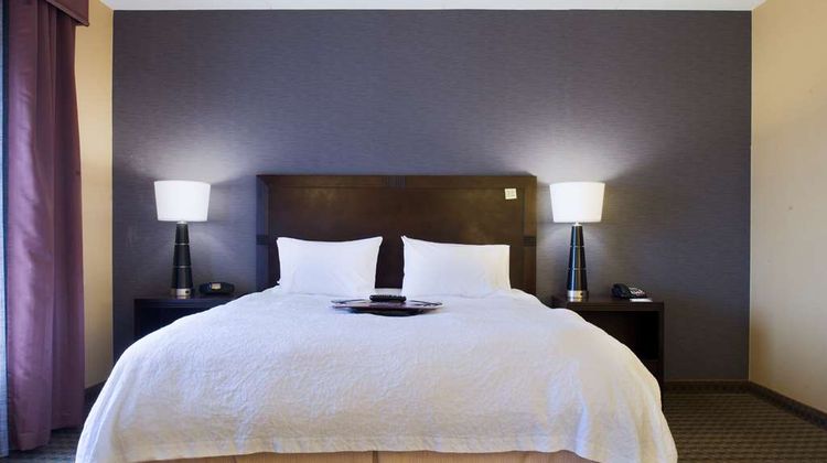Hampton Inn & Suites Vineland Room