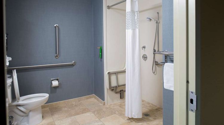Hampton Inn & Suites Vineland Room