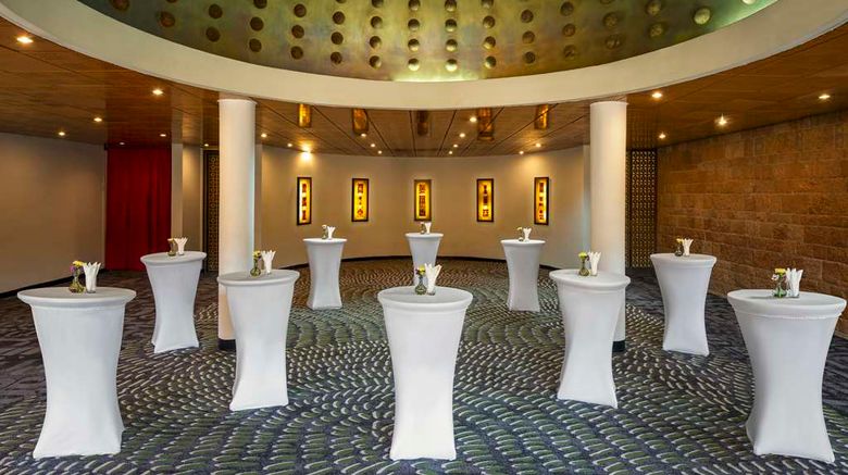<b>Hilton Addis Ababa Restaurant</b>. Images powered by <a href="https://iceportal.shijigroup.com/" title="IcePortal" target="_blank">IcePortal</a>.