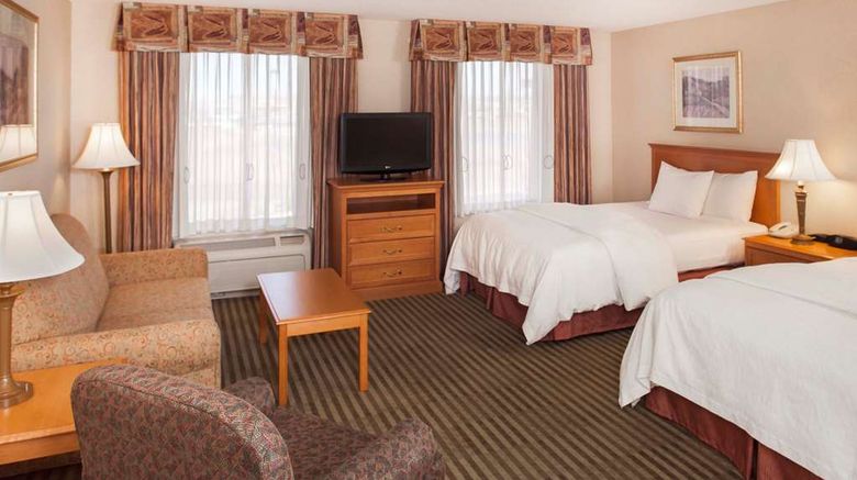 <b>Hampton Inn & Suites Addison Room</b>. Images powered by <a href="https://iceportal.shijigroup.com/" title="IcePortal" target="_blank">IcePortal</a>.