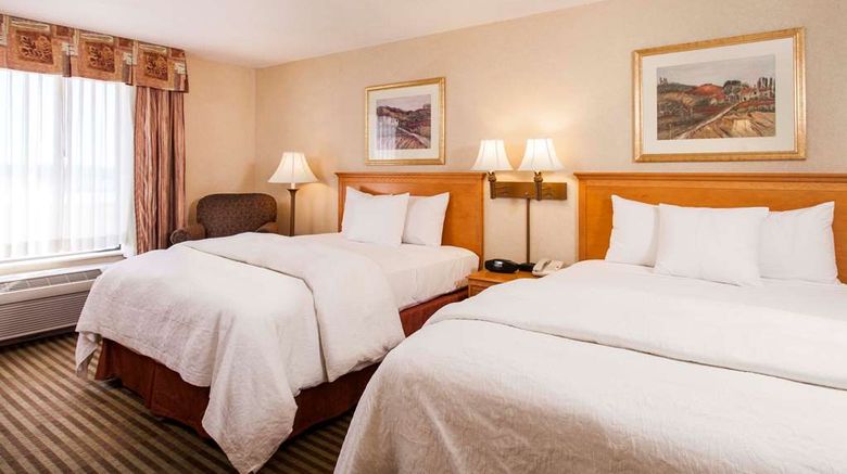 <b>Hampton Inn & Suites Addison Room</b>. Images powered by <a href="https://iceportal.shijigroup.com/" title="IcePortal" target="_blank">IcePortal</a>.