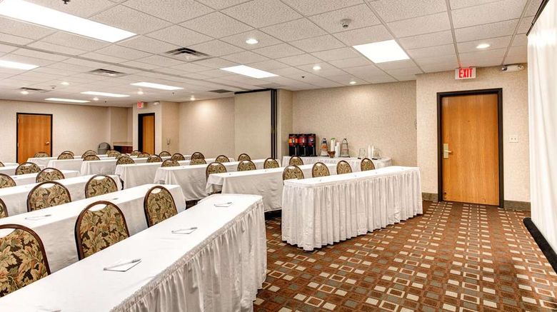 <b>Hampton Inn & Suites Addison Meeting</b>. Images powered by <a href="https://iceportal.shijigroup.com/" title="IcePortal" target="_blank">IcePortal</a>.