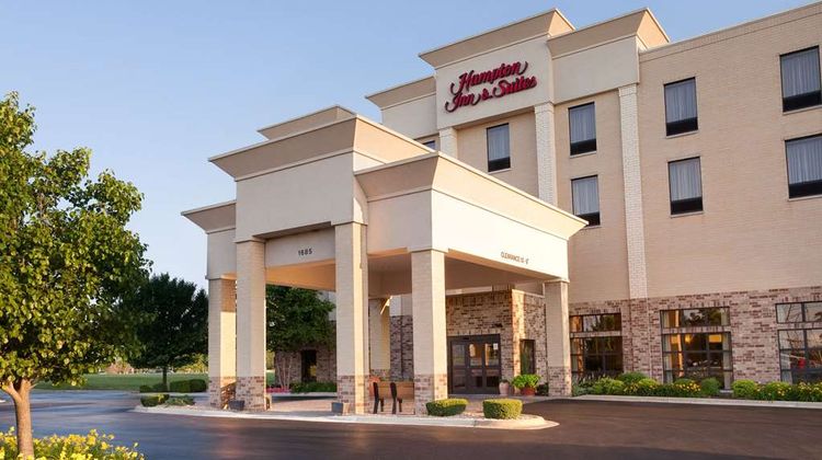 Hampton Inn & Suites Addison Exterior