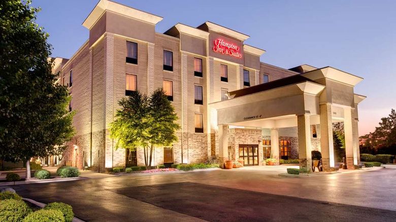 <b>Hampton Inn & Suites Addison Exterior</b>. Images powered by <a href="https://iceportal.shijigroup.com/" title="IcePortal" target="_blank">IcePortal</a>.